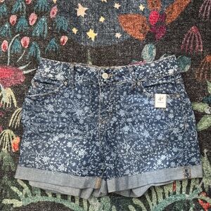 NWT Time and Tru Blue Floral Jean Shorts
